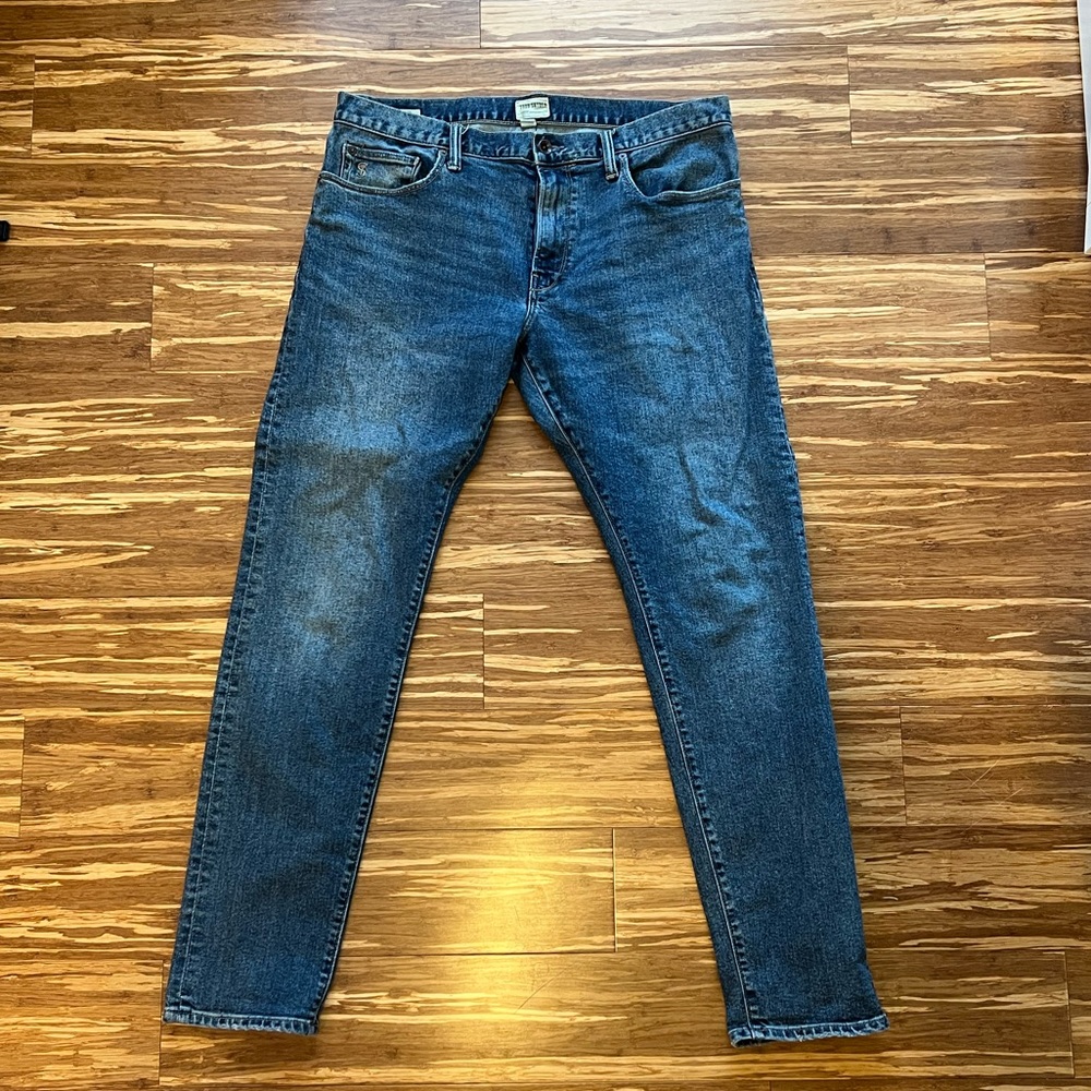 Todd Snyder Slim Fit Jeans in Medium Indigo. Size 34x32.